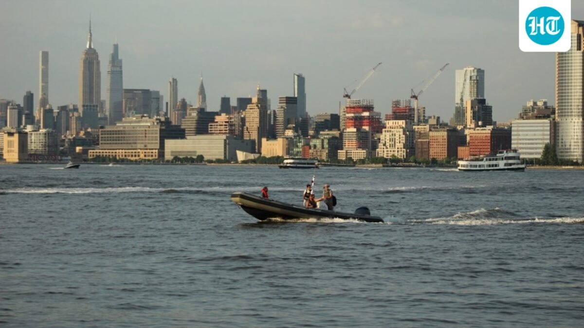The 22-foot Bayliner speedboat overturned near Liberty Island. (UnSplash)
