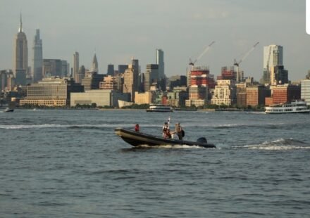 The 22-foot Bayliner speedboat overturned near Liberty Island. (UnSplash)