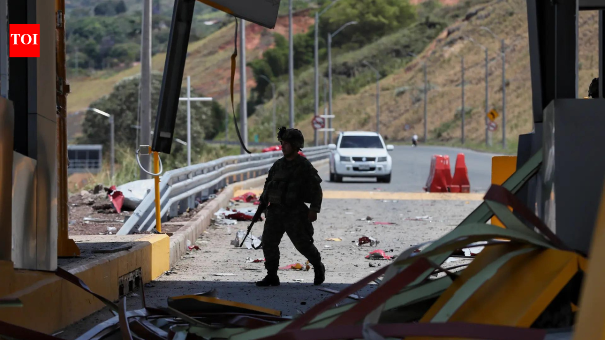 Colombia rocked by car bomb blast a day after new President Abelardo de la Espriella takes charge