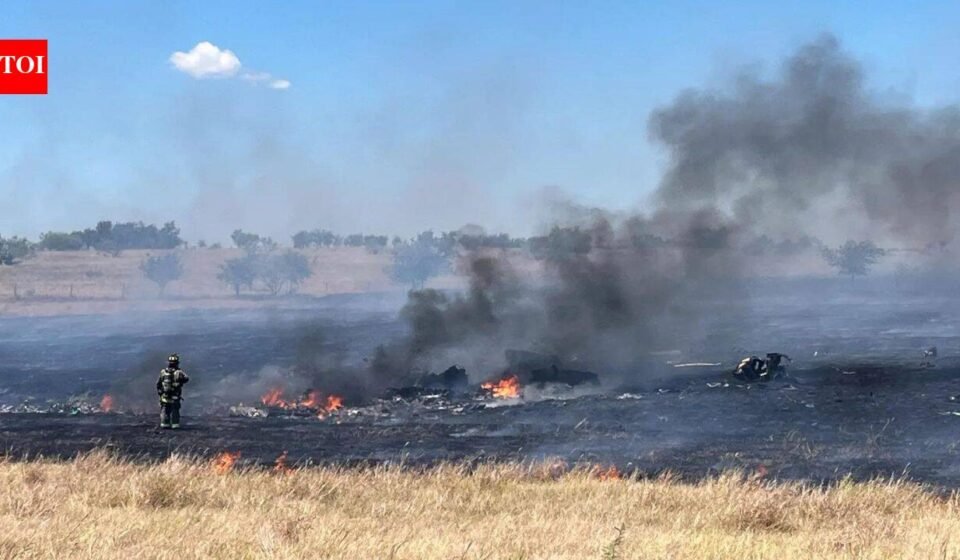 US Army temporarily halts Apache training missions after two soldiers killed in Texas crash