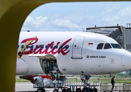 At 36,000 feet, a plane carrying 153 passengers drifted off course after an unexpected 28-minute lapse by both the pilots