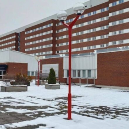 A Swedish hospital stores winter snow under wood chips and pumps its meltwater through the building in summer; in its first year it supplied 93% of cooling demand