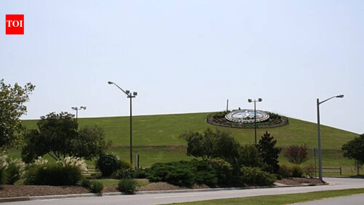 In the early 1970s, Virginia Beach compacted 640,000 tons of garbage into a 60-foot hill; the dump became America’s first landfill park and now spans 165 acres