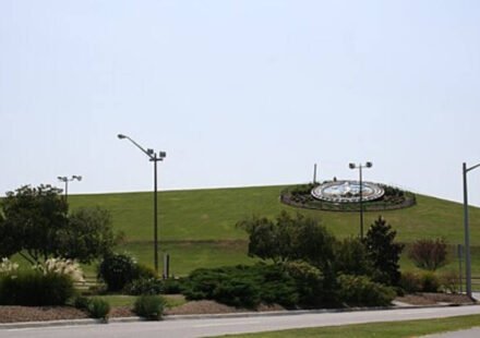 In the early 1970s, Virginia Beach compacted 640,000 tons of garbage into a 60-foot hill; the dump became America’s first landfill park and now spans 165 acres