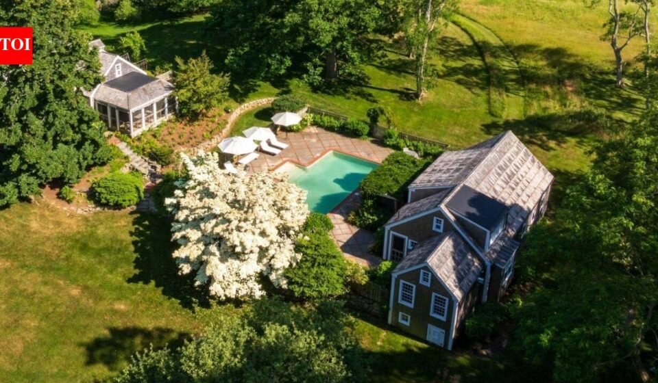 In 1988, Arthur creator Marc Brown bought a Martha’s Vineyard estate for $700,000; after 37 years and writing half the books there, he sold it for $6.4 million