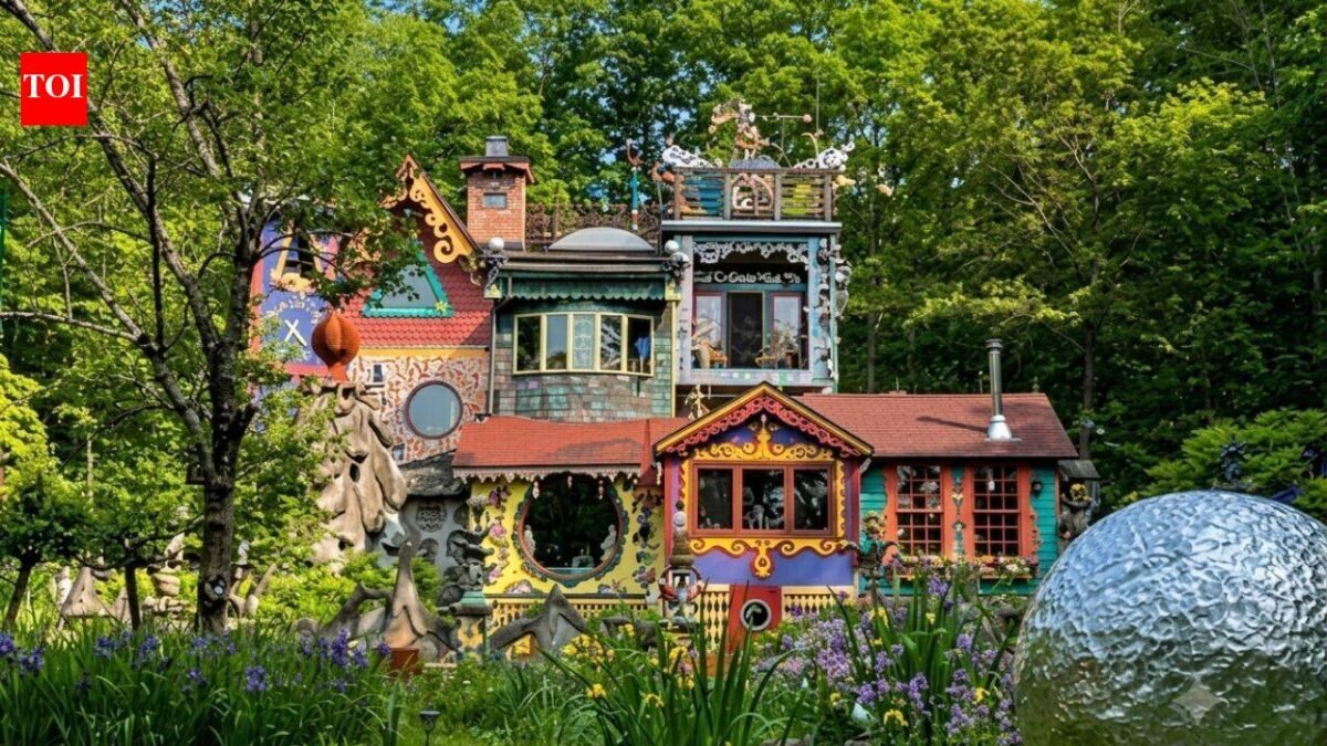 A New Jersey artist bought a 600-square-foot cabin in 1989 and kept adding to it; 37 years later, Luna Parc is a 5,000-square-foot home, studio and living artwork still being built