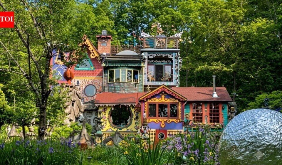 A New Jersey artist bought a 600-square-foot cabin in 1989 and kept adding to it; 37 years later, Luna Parc is a 5,000-square-foot home, studio and living artwork still being built