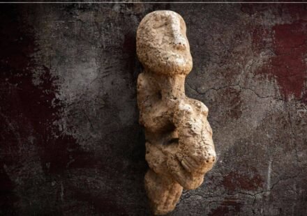 11,000-year-old sculpture of human seated on leopard found on a stone bench at Karahantepe in Türkiye reveals unique Neolithic art