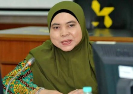 Malaysian university fires professor who claimed Malays could fly; they taught Romans shipbuilding