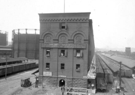 In 1904, a 1,227-foot Cincinnati railroad warehouse was among the world’s longest buildings; 122 years later, 210 feet were removed for a new bridge and its old bricks are being reused