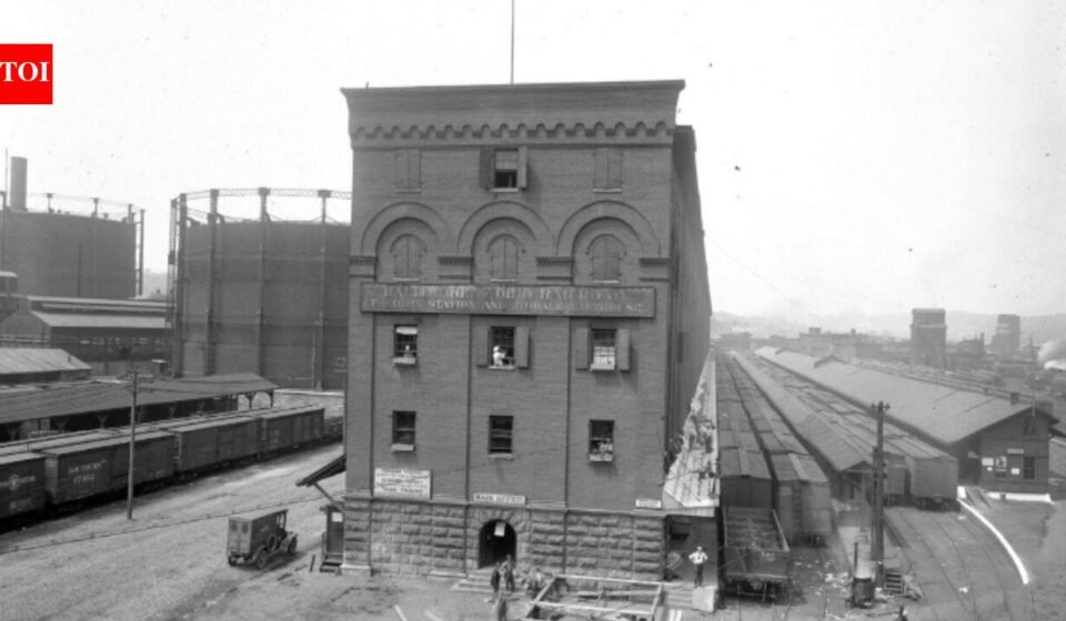 In 1904, a 1,227-foot Cincinnati railroad warehouse was among the world’s longest buildings; 122 years later, 210 feet were removed for a new bridge and its old bricks are being reused