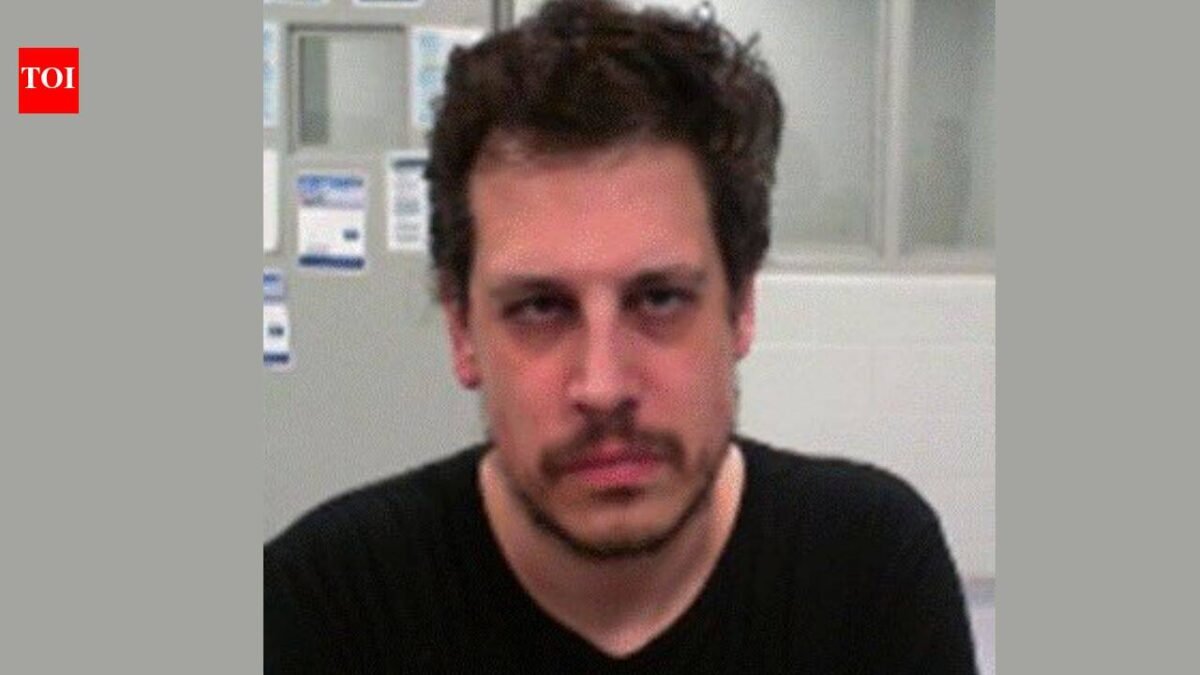 US deports far-right commentator Milo Yiannopoulos back to UK after ICE detention