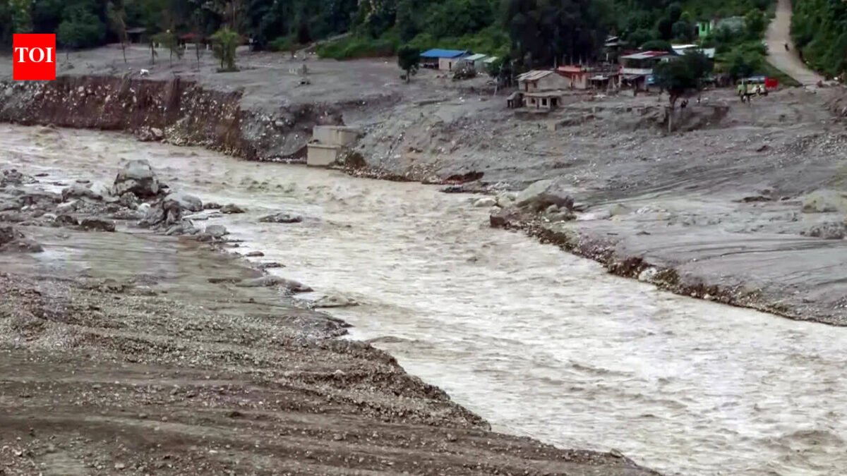 Nepal floods: Stranger ran past school screaming ‘Run, water’. It saved 370 kids, teachers