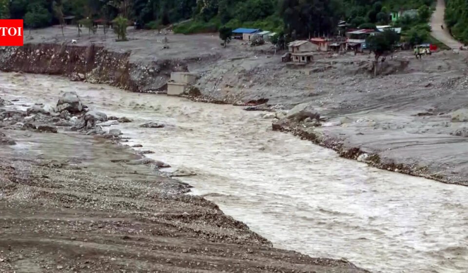 Nepal floods: Stranger ran past school screaming ‘Run, water’. It saved 370 kids, teachers
