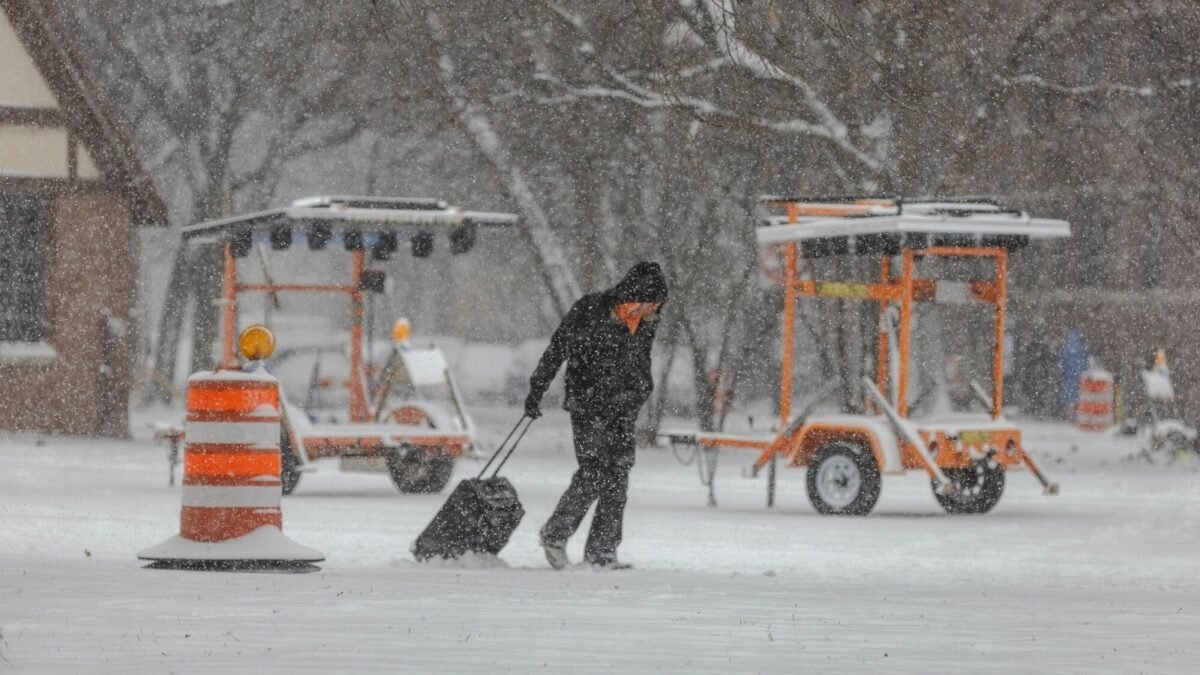 Michigan residents advised to assemble emergency preparedness kits containing essential contacts and supplies for sheltering and evacuation (Bloomberg)