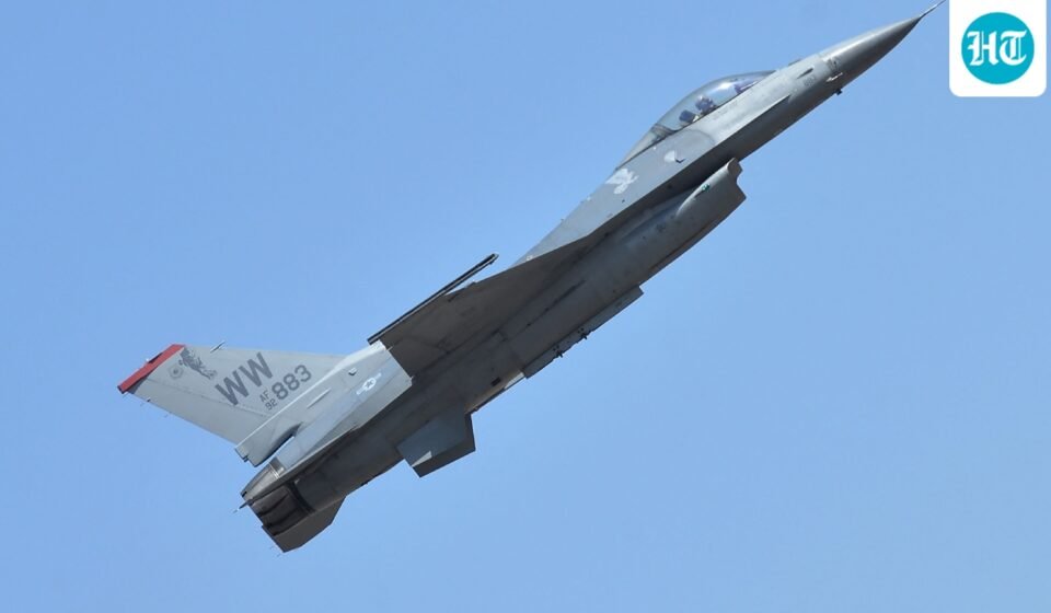An F-16 fighter jet crashed in northern Michigan on Thursday. (AFP)