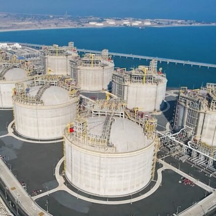 Oil prices fall as Fed rate hike expectations and Middle East supply risks shape the market. (Photo by Kuwait Petroleum Corporation (KPC) / AFP) (AFP)