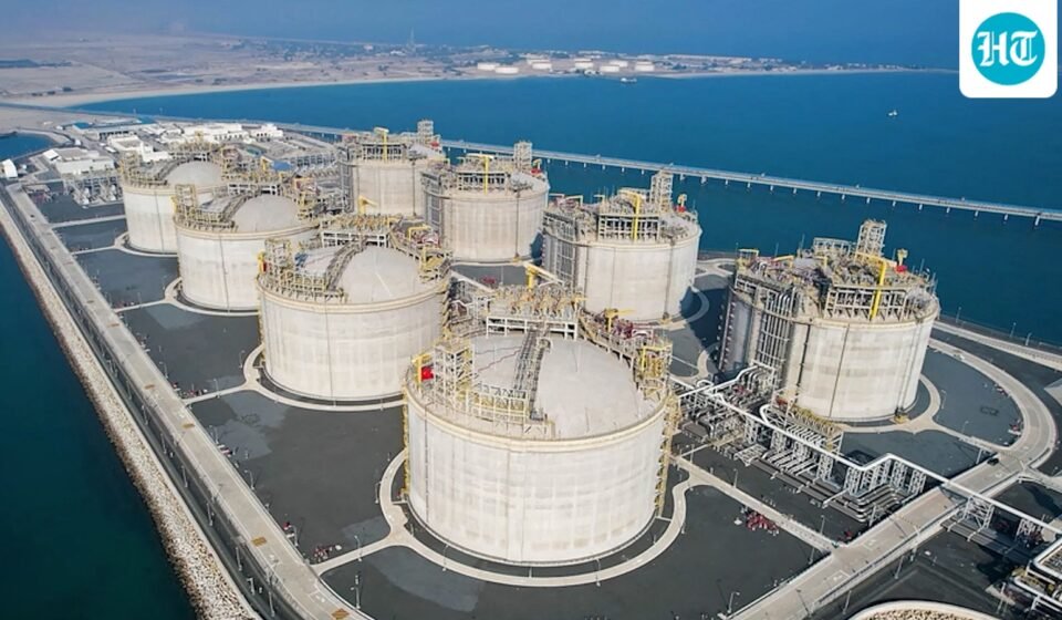 Oil prices fall as Fed rate hike expectations and Middle East supply risks shape the market. (Photo by Kuwait Petroleum Corporation (KPC) / AFP) (AFP)