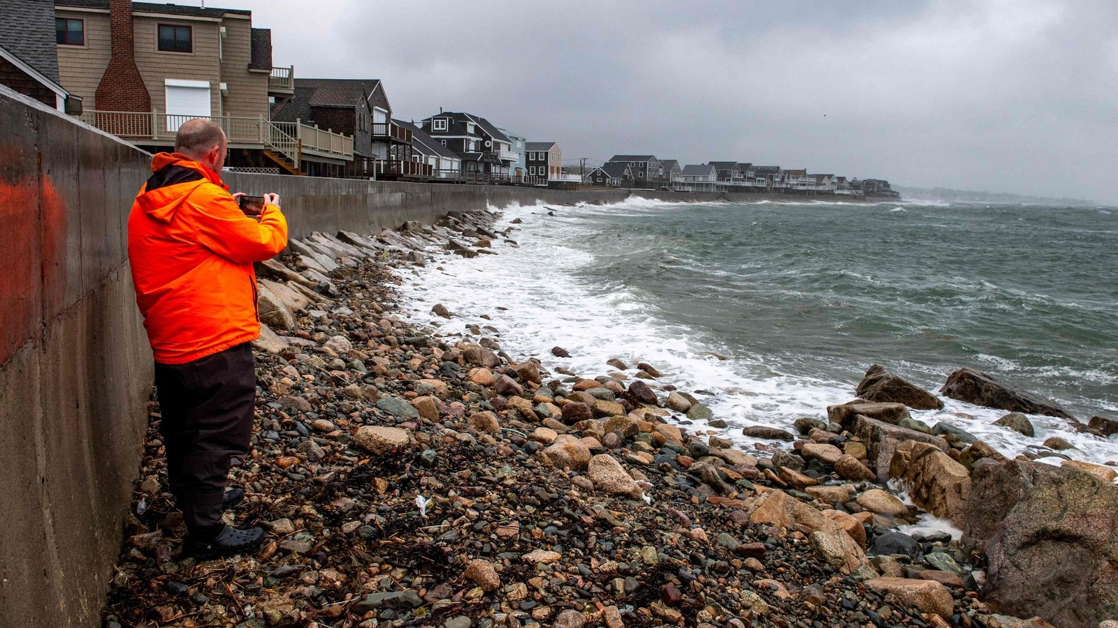 Nor'easter Massachusetts tracker: More than 40 million people in the northeastern United States braced September 25 for heavy rain and strong winds as an unusually powerful storm for the season was forecast to crash into the region. (AFP)