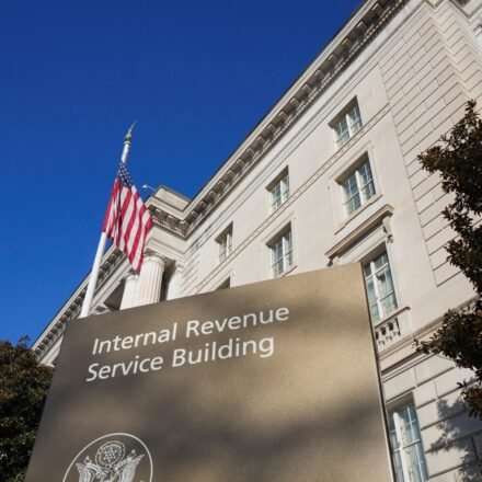 IRS 2027 tax brackets and projected 37% federal income tax thresholds (REUTERS/Ken Cedeno/File Photo) (REUTERS)