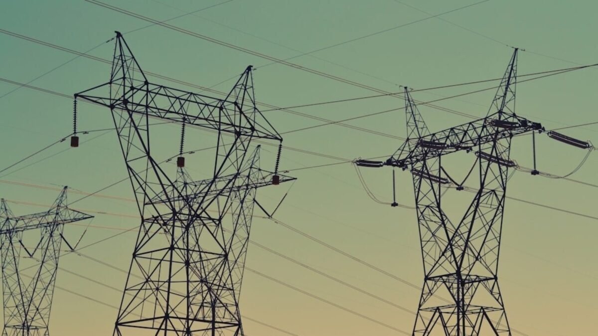 California heat wave strains power grids, with outages reported across Los Angeles and Orange counties as LADWP urges energy conservation. (Unsplash)