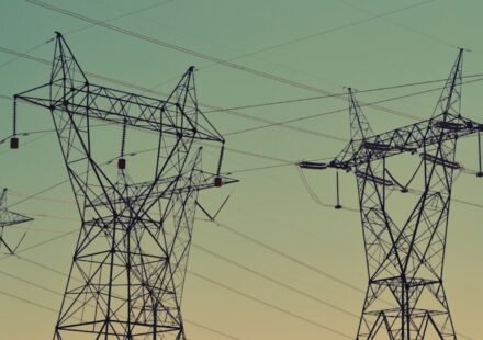 California heat wave strains power grids, with outages reported across Los Angeles and Orange counties as LADWP urges energy conservation. (Unsplash)