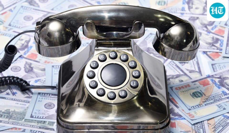 US Fed rate hike raises borrowing costs as cell phone and utility bills also increase. (Pexel)
