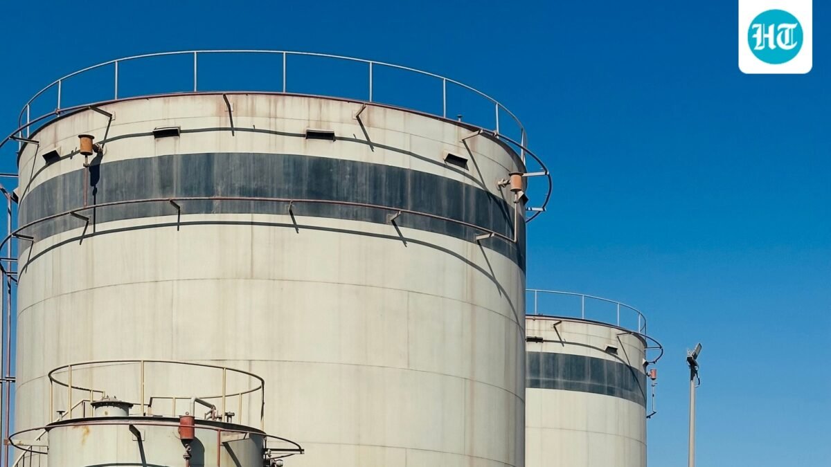 Oil prices fall as Saudi crude shipments through Oman ease supply concerns. (Pexel/Representative image) (Pexel)