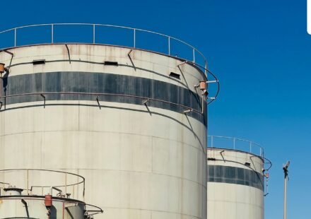 Oil prices fall as Saudi crude shipments through Oman ease supply concerns. (Pexel/Representative image) (Pexel)