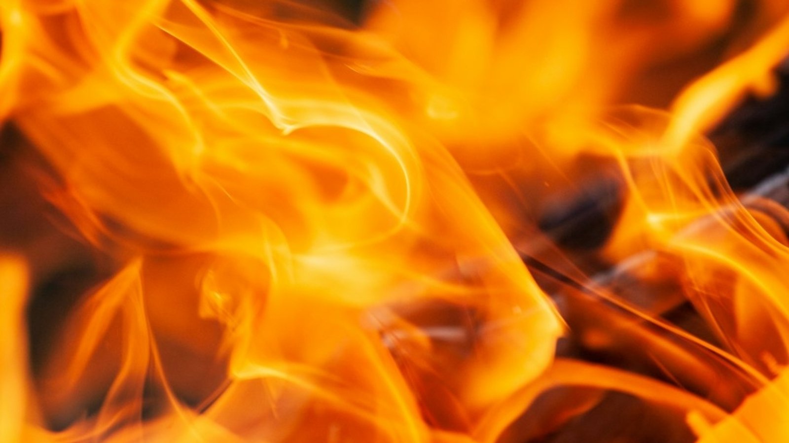 Scrap yard fire in Paterson, New Jersey. (UnSplash)