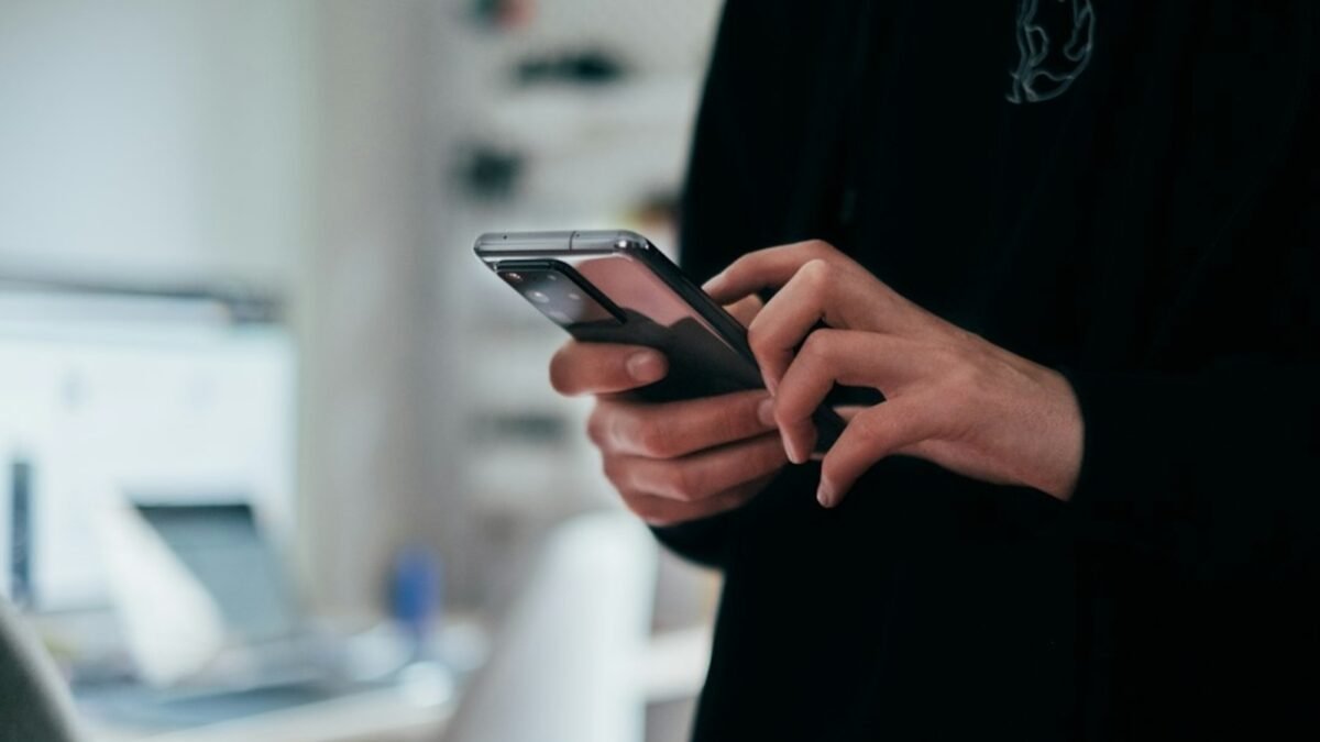 Vinted app down in US. (UnSplash)