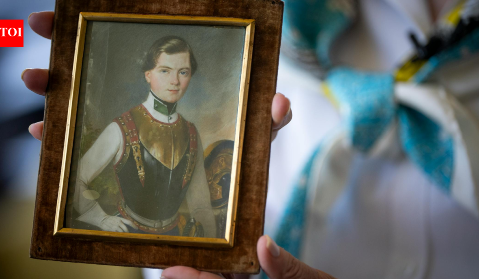 In 1940, Nazis seized a 3-inch painting from a Jewish collector in Vienna; 86 years later, Austria returned it to his heir in Minnesota