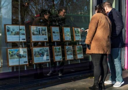 UK mortgage approvals fall to lowest level since January 2024 as housing demand weakens