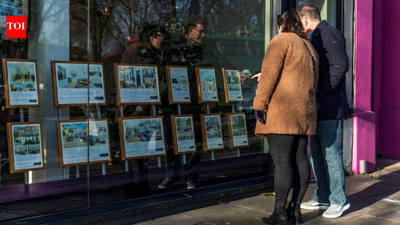 UK mortgage approvals fall to lowest level since January 2024 as housing demand weakens