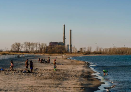 In 1972, Illinois used 246,000 cubic yards of coal fly ash beneath 7,500 feet of expressway; monitoring found no evidence of settlement, frost or capillary-rise problems