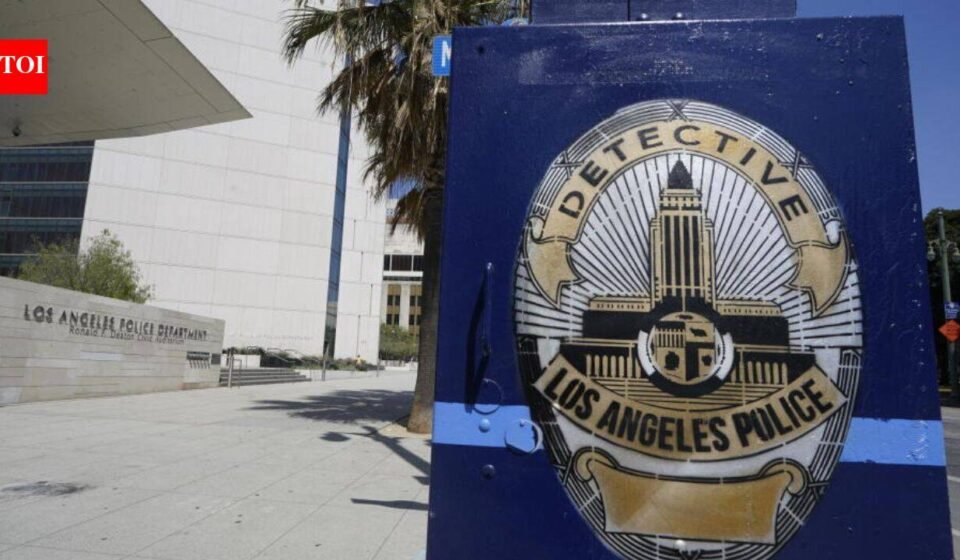 Married couple, young son found dead with gunshot wounds after Los Angeles house fire