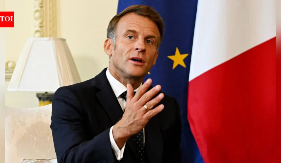 EU debate takes shape as Macron backs under-15 social media ban