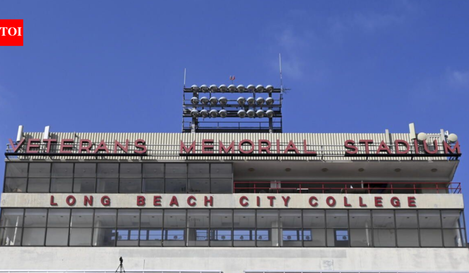 In 1950, Long Beach opened Veterans Memorial Stadium; sold to its city college for $1 in 1987, it is now being replaced by a $250 million, 285,453-sq-ft sports complex