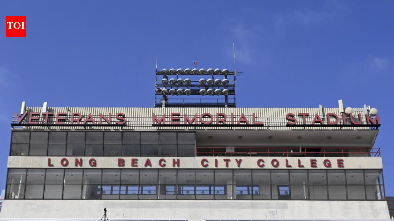 In 1950, Long Beach opened Veterans Memorial Stadium; sold to its city college for $1 in 1987, it is now being replaced by a $250 million, 285,453-sq-ft sports complex
