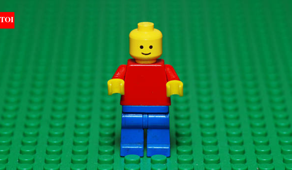 A teenager who survived childhood cancer started collecting LEGO for the hospital that treated him; his drive has now donated 573 mini-figures and raised $2,575