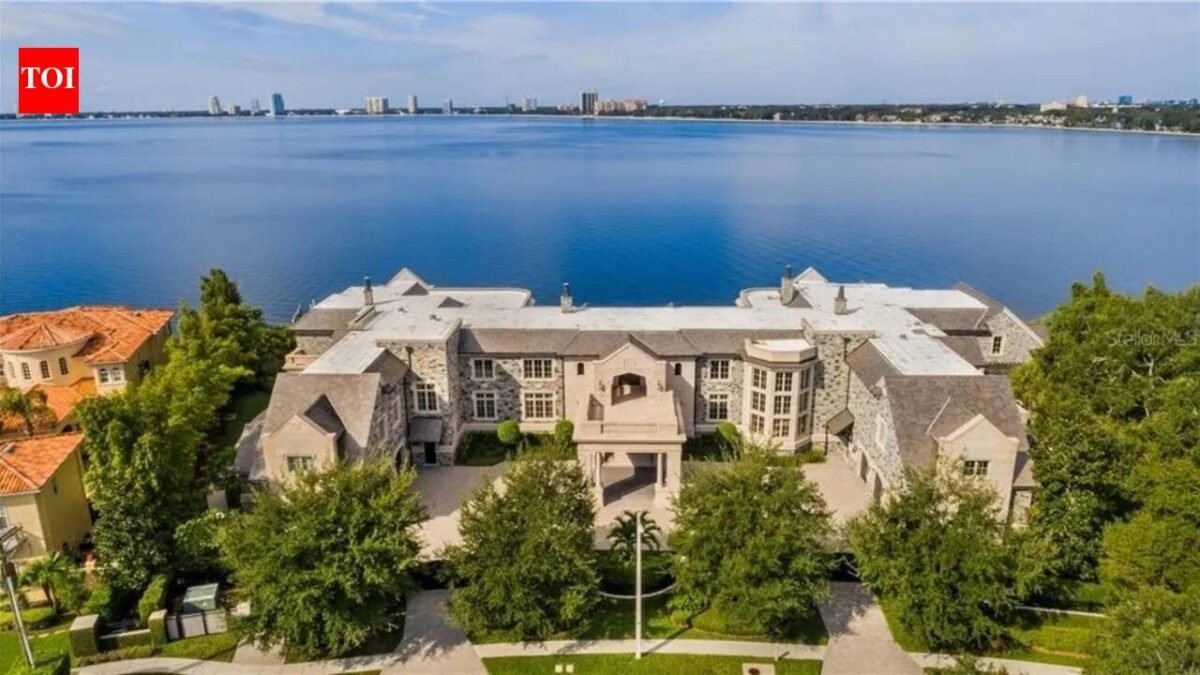 In 2005, Derek Jeter assembled three Tampa waterfront lots for $7.7 million and built a 22,000-sq-ft mansion; after selling it for $22.5 million in 2021, the home was marked for demolition