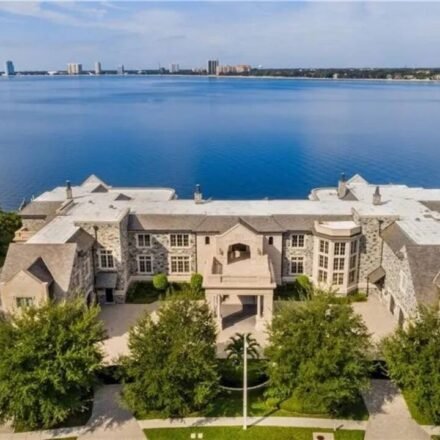 In 2005, Derek Jeter assembled three Tampa waterfront lots for $7.7 million and built a 22,000-sq-ft mansion; after selling it for $22.5 million in 2021, the home was marked for demolition