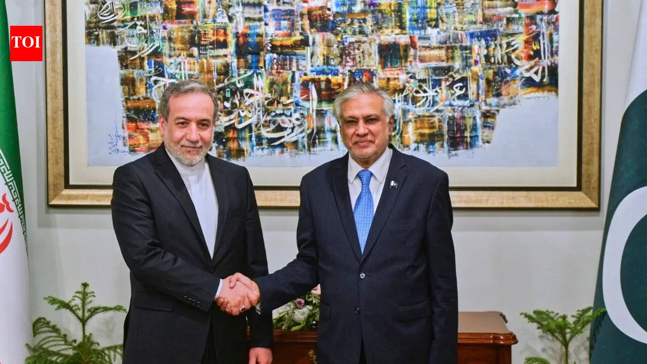 Pakistan foreign minister dials Iranian counterpart, urges uninterrupted energy supplies and safe passage of ships