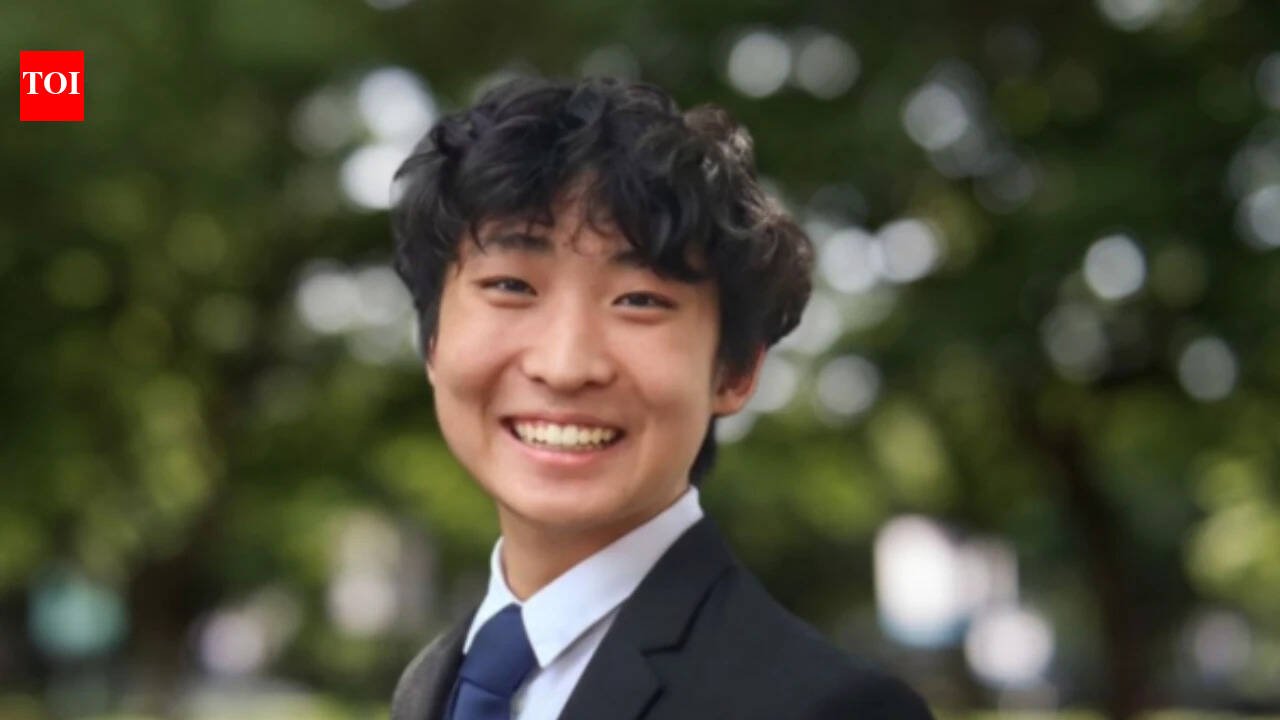 Meet Alexander Du, the 17-year-old Sewickley student who built $170 AI-powered glasses to help visually impaired users navigate after his grandmother lost her sight