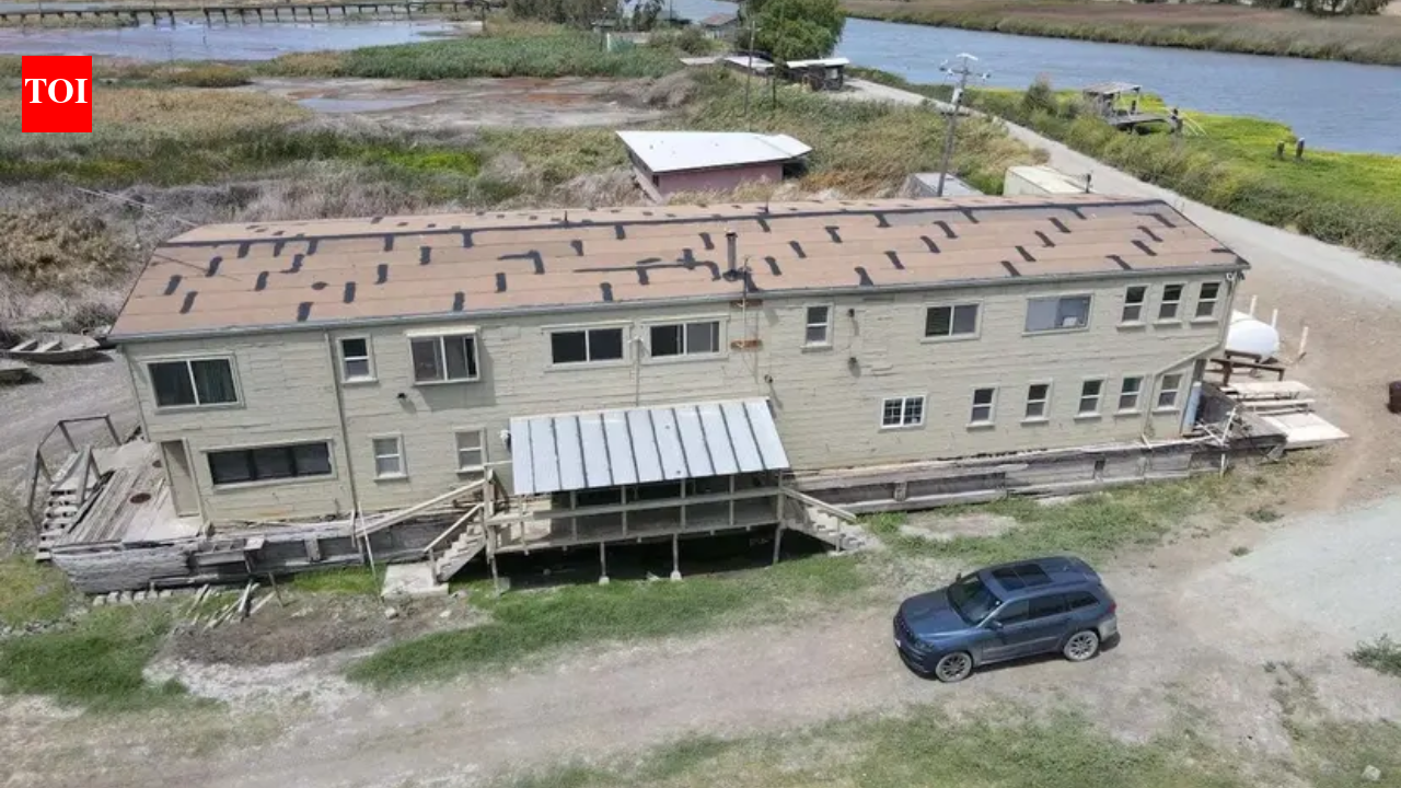 A California hunting club established more than 100 years ago is selling its 400-acre private-island property for $1.5 million; the marsh retreat includes a 5,000-sq-ft clubhouse with 19 bedrooms
