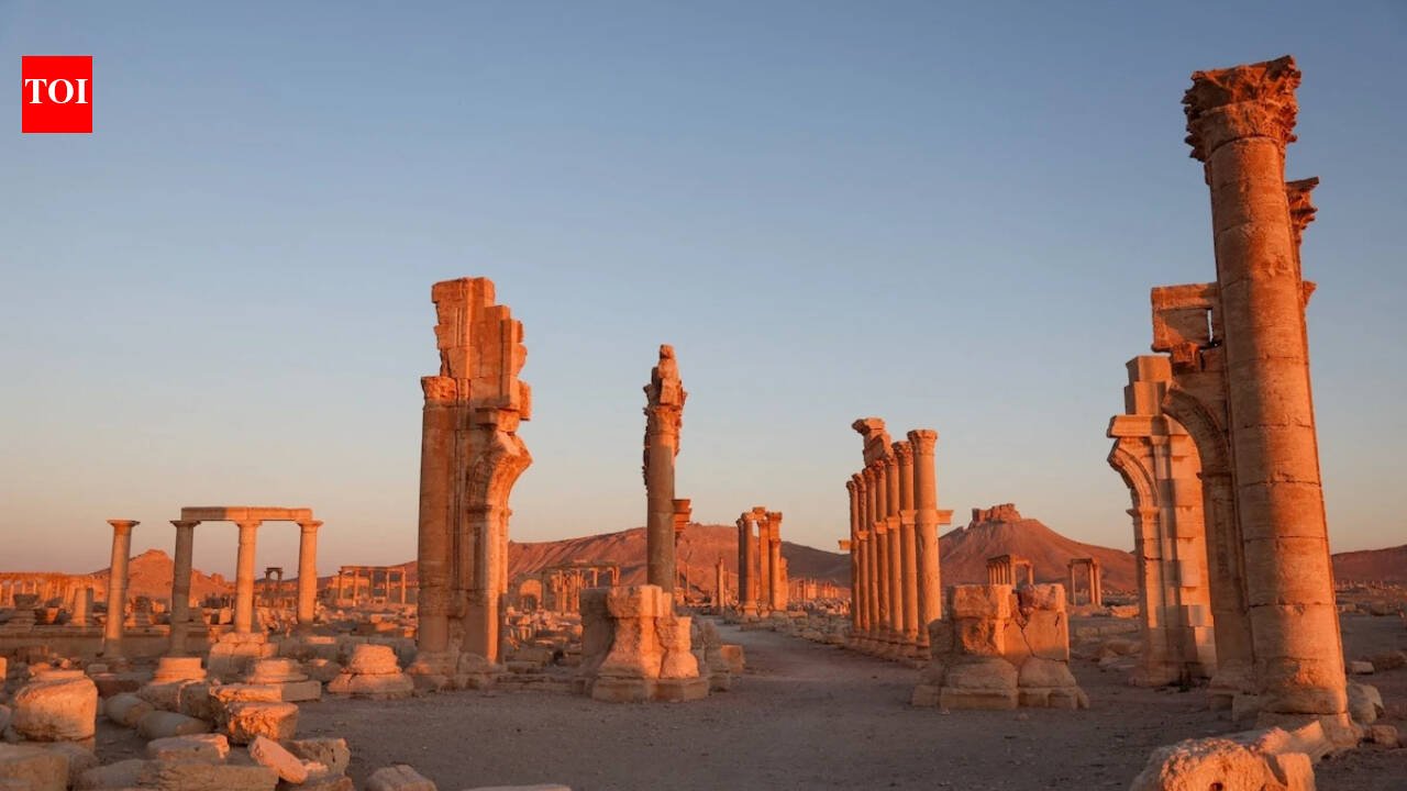 The US has returned 36 ancient Syrian artifacts worth more than $5 million; 13 were seized from the Metropolitan Museum of Art, a Palmyra stone relief, 14 Roman mosaics were among the objects sent home