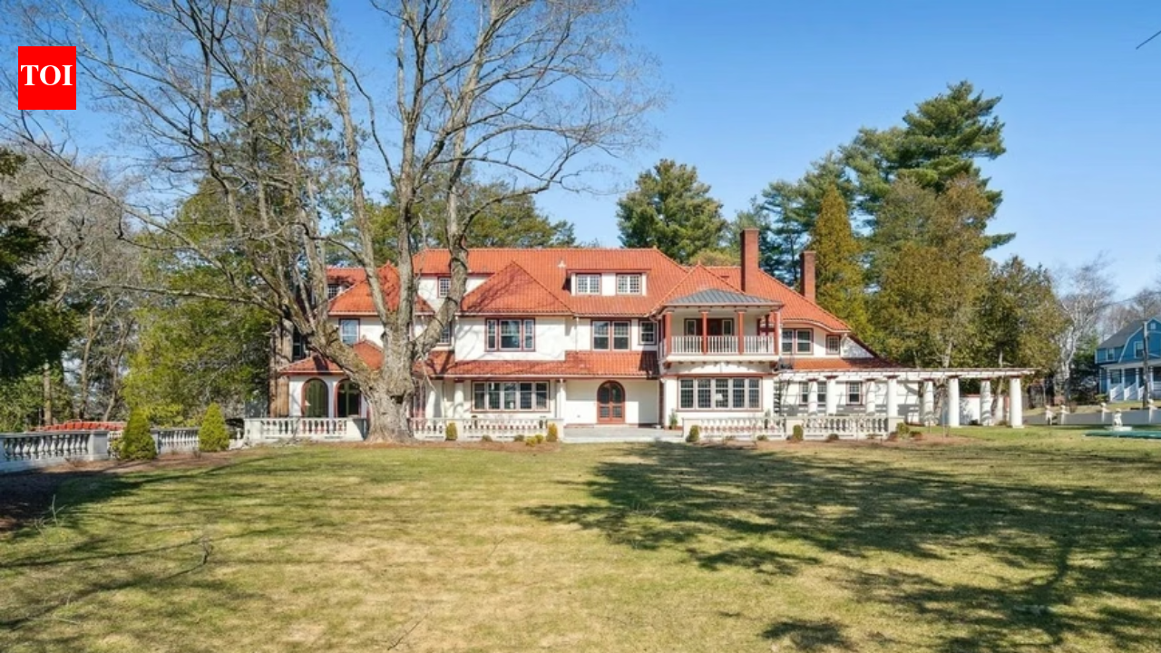 A 1914 Massachusetts mansion built after a high-society scandal is listed for $3.5 million; the 10,269-square-foot estate has 12 bedrooms, Italian gardens and a 39-foot ballroom