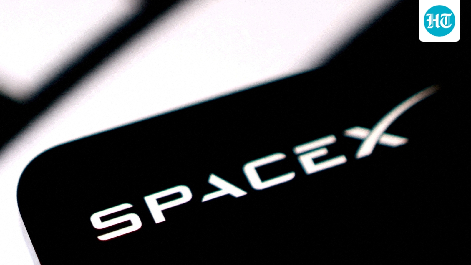SpaceX stock rises as revenue jumps 161% and Elon Musk considers a possible Tesla merger. (REUTERS/Dado Ruvic/Illustration/File Photo) (REUTERS)