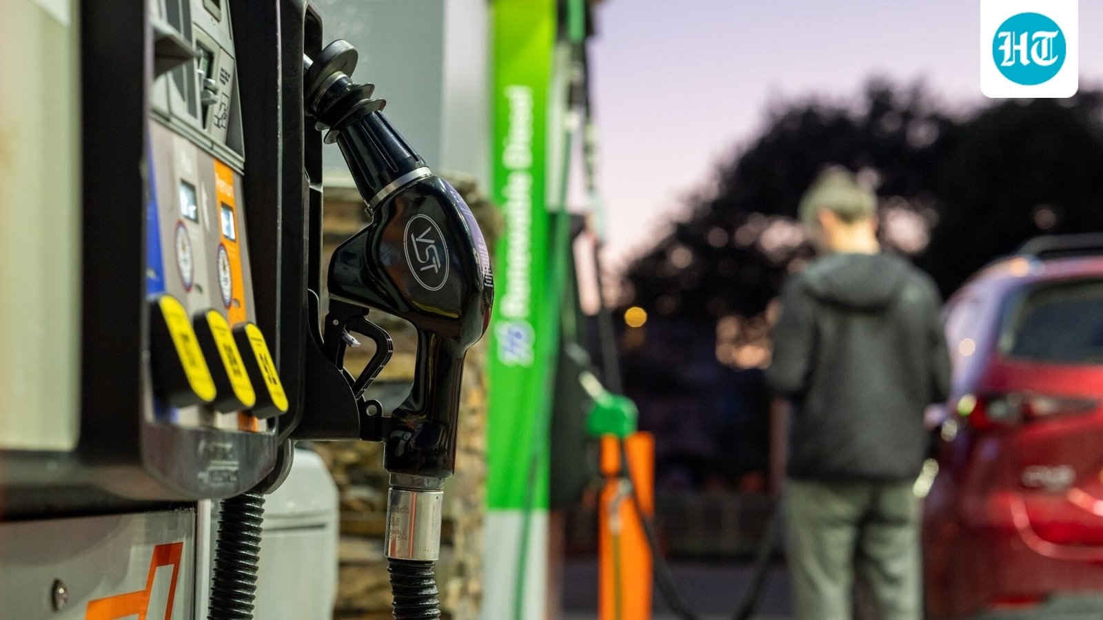 Brent crude stays above $100 as Middle East risks keep oil supplies tight despite the G7 supply boost. 
(Photographer: David Paul Morris/Bloomberg) (Bloomberg)