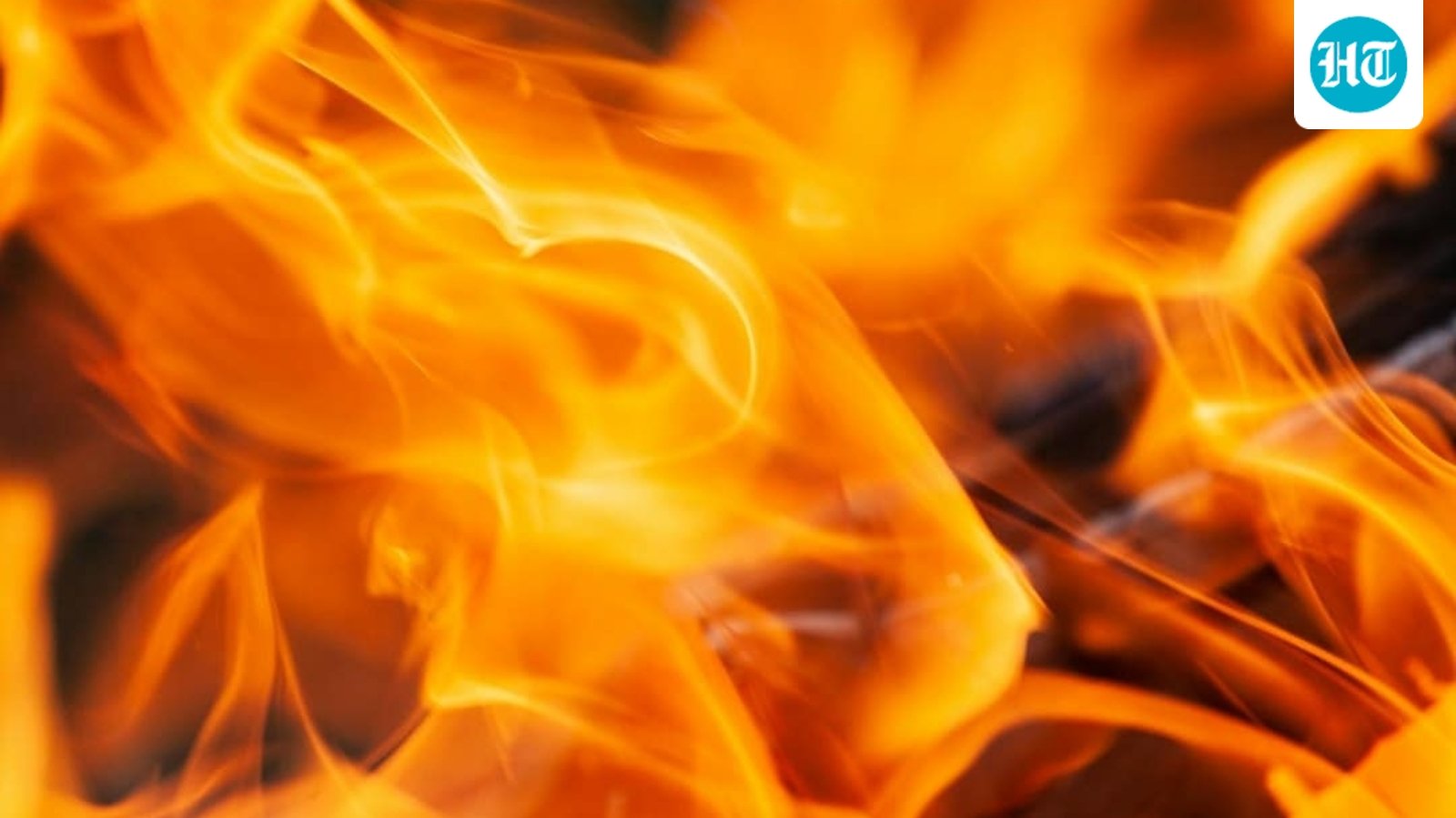 Fire in Santa Clarita. (UnSplash)